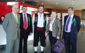  Teresa Ordiz, con directivos de Centros Asturianos y de la FICA, en Castellón.