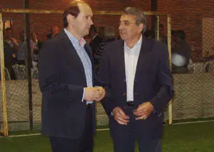 Rafael Louzán –izda.–, durante su última visita a Montevideo.
