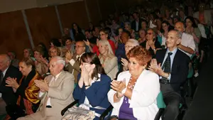  El público asistente al acto acompañó las canciones haciendo palmas.