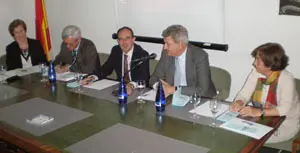 Jesús Posada –segundo por la derecha–, durante el acto