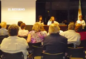  La delegada de Cultura de ‘Rosalía de Castro’ presenta el documental.