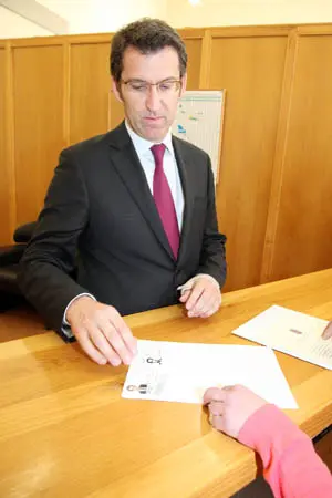   N&uacute;&ntilde;ez Feij&oacute;o present&oacute; la documentaci&oacute;n para acreditarse como diputado.