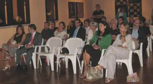  Un momento de la inauguraci&oacute;n. A la derecha, la embajadora de Espa&ntilde;a, Aurora D&iacute;az Rato.