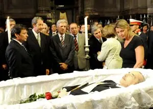 Políticos, diplomáticos, personalidades de todos los ámbitos visitaron la capilla ardiente.