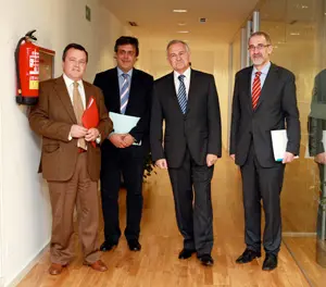  Agust&iacute;n Hern&aacute;ndez y Pedro Puy, del PPdeG, y M&eacute;ndez Romeu y Gumersindo Guinarte, del PSdeG, han sido designados por ambos partidos los interlocutores para el traspaso de poderes.