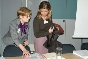 Victoria Cristóbal, con Carmen Couto a su llegada al seminario.