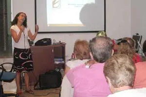  Una de las conferenciantes, durante su exposición.