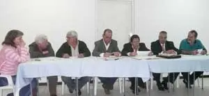 La directiva, durante la reuni&oacute;n.
