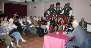  El historiador Alberto Portas, en su disertaci&oacute;n en el Centro Betanzos.