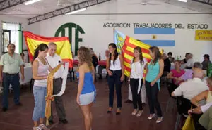  Momento de la imposición de la banda de fallera mayor a María de los Ángeles Pico.
