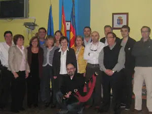  La consejera de Presidencia, en la Casa de Asturias de Valencia con la Directiva y socios del centro.