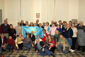  Ortiz, con los socios de la Asociación de Degaña.