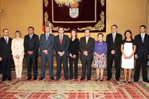  El presidente posa con todos los integrantes de su gabinete.