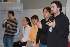  Los j&oacute;venes gallegos participantes en el Congreso de Frankfurt, leen las conclusiones del mismo.