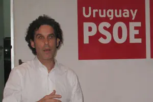 Pedro Zerolo se dirige al público asistente.