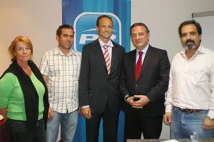  Integrantes de la nueva gestora del PP, junto a Prada –2º dcha.– durante su visita a Austria, la pasada semana.