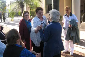 La responsable de Emigración conversó con los residentes del Hogar Español de Montevideo.