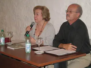  Jos&eacute; Monterroso y la profesora Santarcieri, en la presentaci&oacute;n del libro.
