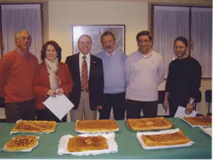  El presidente del Centro y el organizador del concurso, junto a miembros del jurado.