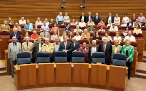 El presidente de las Cortes, José Manuel Fernández Santiago, recibió a miembros de la Federación de Casas Regionales.
