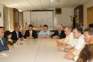  Un momento de la reuni&oacute;n de Miguel Santalices con los presidentes de las asociaciones gallegas en Alemania.