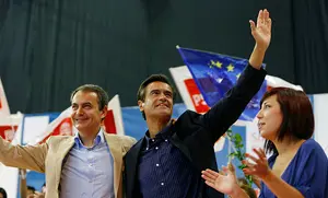 Zapatero y Fernández Aguilar, durante un mitín de apoyo al candidato socialista a las europeas en Tenerife.