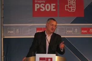 Jesús Caldera, durante su intervención en el mitin de Montevideo.