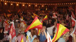 Afiliados y simpatizantes del PSOE en el primer acto de campaña en Buenos Aires.