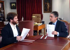  Alejandro Quinoa y Salvador Fern&aacute;ndez, durante la firma del convenio.