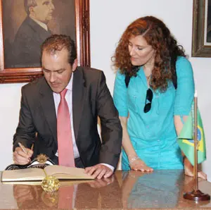  Agustín Torres y Pilar González, en un acto de su reciente viaje a Brasil.