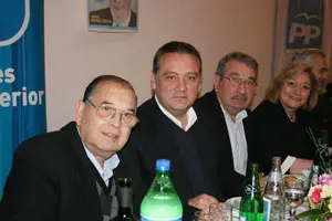  De izda. a dcha., Avelino García Melle; Alfredo Prada; Horacio Pegito y Elba Calvo, durante la comida con afiliados y simpatizantes en Buenos Aires.