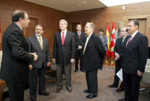 Juan Vicente Herrera recibe a la delegación de Washington, encabezada por su vicegobernador, Brad Owen.