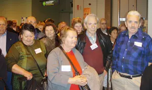 Participantes en pasadas ediciones del programa a su llegada a Galicia.