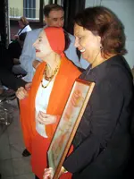  Alicia Alonso (izd.) visitó a la FAAC para dar una rueda de prensa.