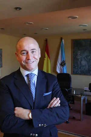  Santiago Camba, en su despacho. 