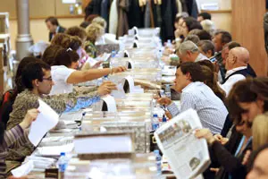 Correos cursó el sobre certificado de inscripción a los ciudadanos residentes en el extranjero.