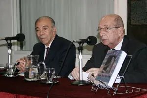  Carlos Manso y Adalberto Tortorella, durante la presentación del libro, en el auditorio del Consejo Argentino para las Relaciones Internacionales.