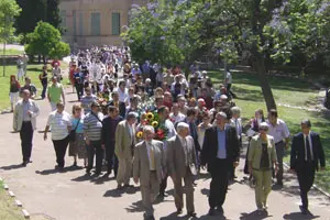As autoridades encabezaron o acto da Ofrenda Floral no monumento adicado a Rosalía de Castro.