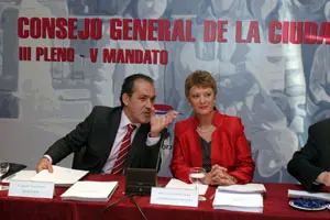 Agustín Torres y Consuelo Rumí, durante la inauguración del Consejo General .