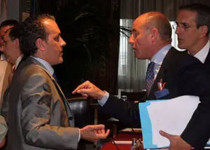 Torres y Camba, durante la polémica conversación tras el Consejo.