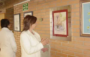  Amparo Centeno, na exposici&oacute;n que fixo en Polnya (Barcelona) en 2008.
