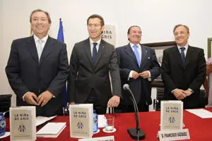  Otero Lastres, Alberto N&uacute;&ntilde;ez Feij&oacute;o, Francisco V&aacute;zquez y Florentino P&eacute;rez, en la presentaci&oacute;n del libro.