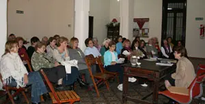  &lsquo;Herbas de Prata&rsquo;, en la asociaci&oacute;n de Corcubi&oacute;n, analiz&oacute; la problem&aacute;tica de las mujeres de mediana edad.