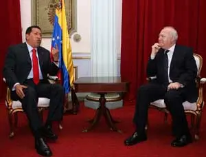 Moratinos, durante el encuentro de hace un año con el presidente venezolano, Hugo Chávez, en el Palacio de Miraflores.