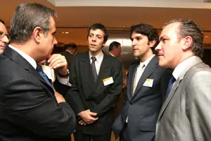Corbacho y Torres, con jóvenes de Argentina en el Pleno del CGCEE.