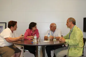  De izda a dcha, Teresa Ordiz, María José Ramos, Justino Nava Vega y el canciller Álvaro García, en la reunión.