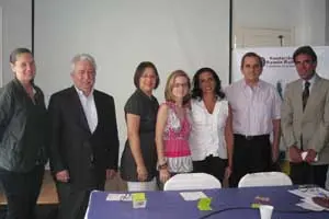 Ponentes junto a algunos representantes de la Fundación y el cónsul general de España en Venezuela.