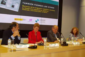 De izda. a dcha, Emilio Cassinello, Consuelo Rumí, Enrique Iglesias y María Ángeles Sallé, en la presentación.