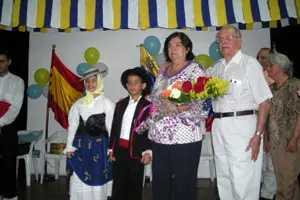  Guillermina Hernández y Vicente Barroso, junto dos integrantes de ‘Coros y Danzas de La Gomera en Venezuela’.