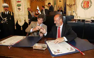 El alcalde de Lecce (Italia), Paolo Perrone, y el alcalde de Valladolid, Francisco Javier León de la Riva.